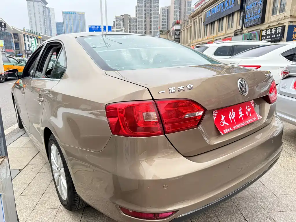 Volkswagen Sagitar 2015
