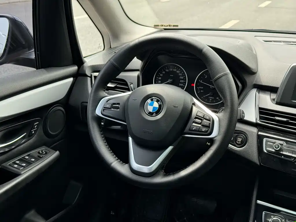 BMW 2 Series Active Tourer 2016 — фото 8
