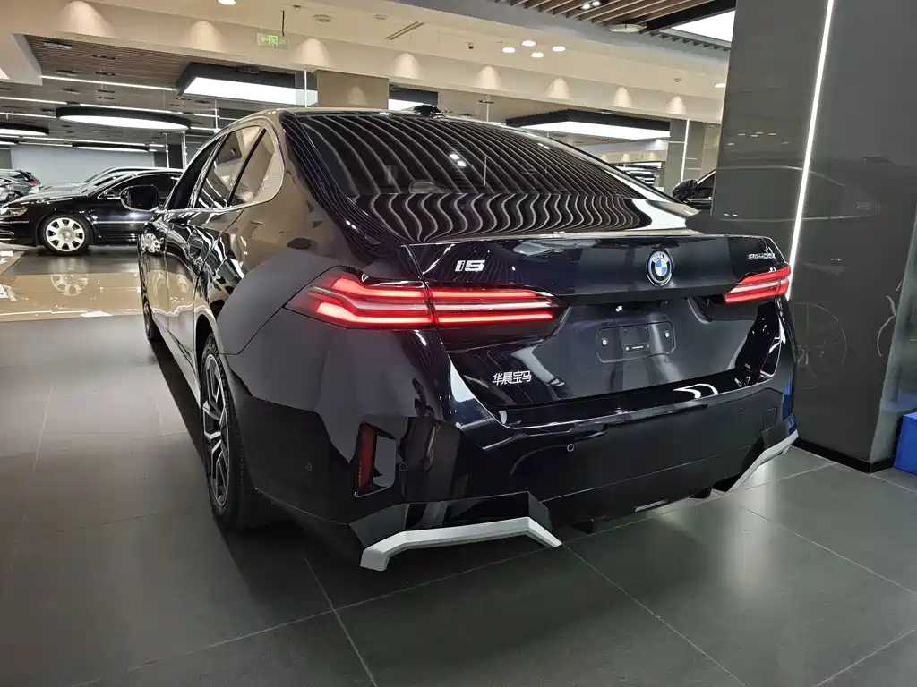 BMW i5 2024 — фото 6