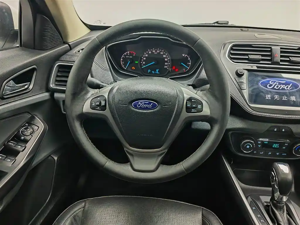 Ford Escort 2017 — фото 11