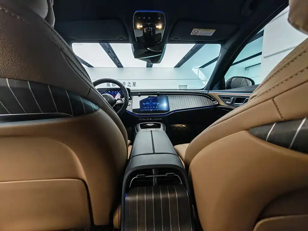 Mercedes-Benz E-Class 2024 — фото 16