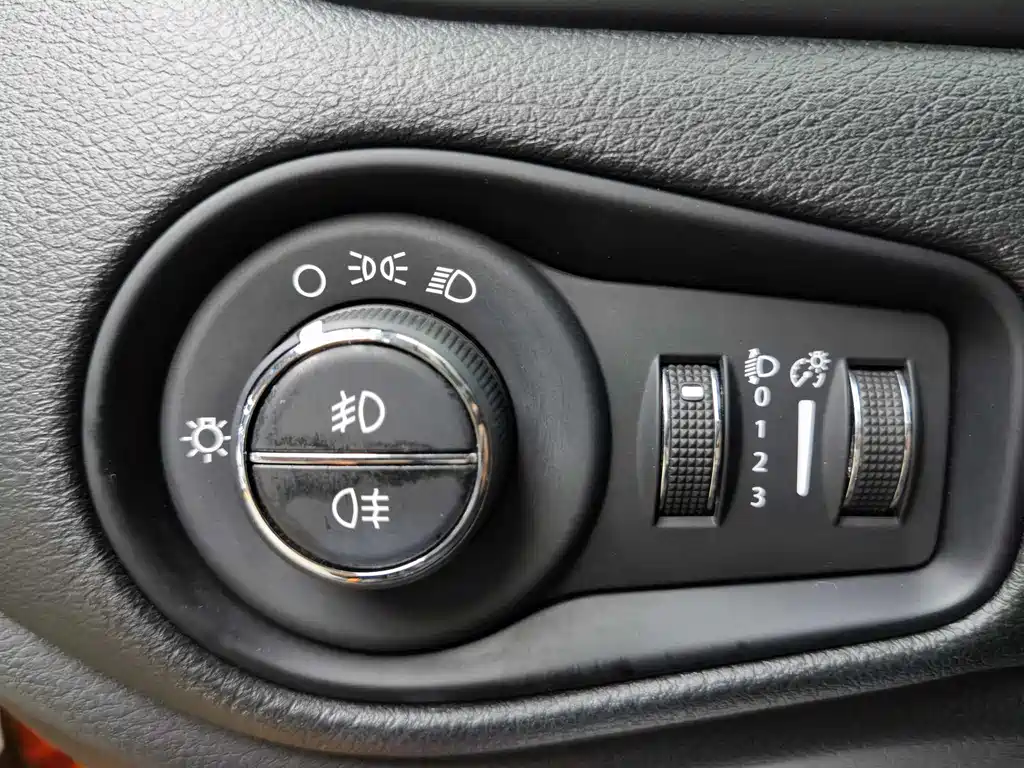 Jeep Renegade 2019 — фото 13