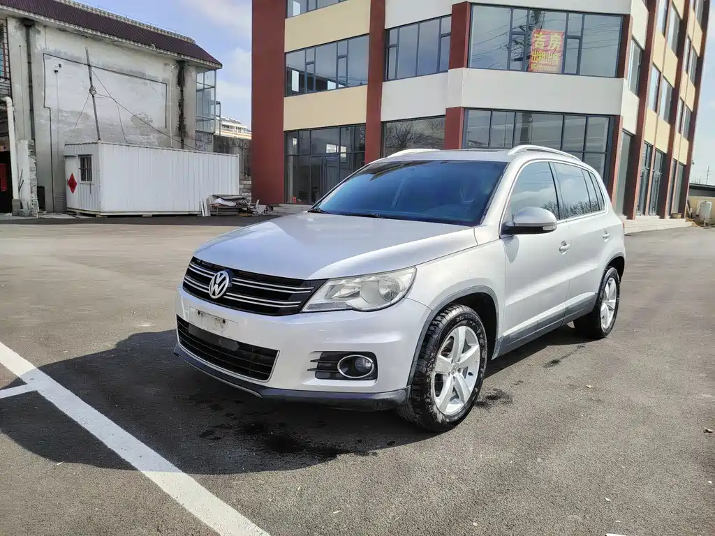 Volkswagen Tiguan 2013 — фото 1