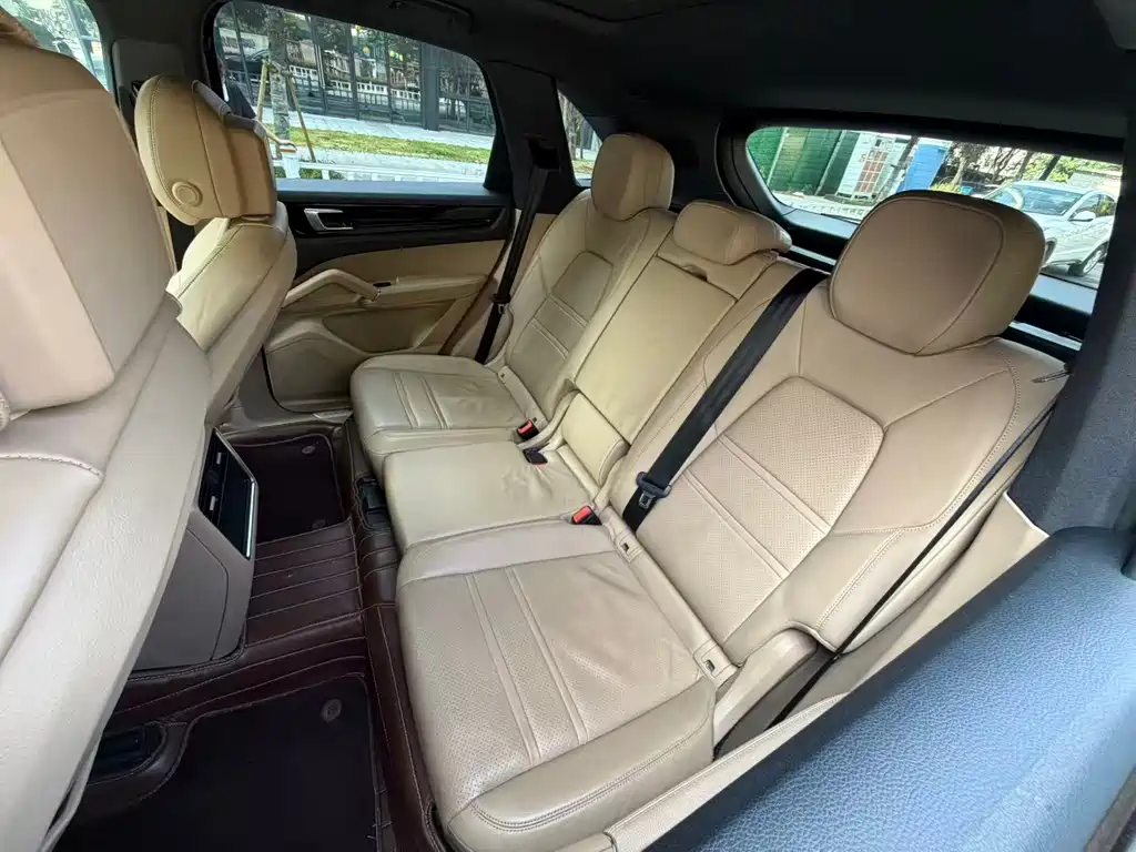 Porsche Cayenne 2018 — фото 18