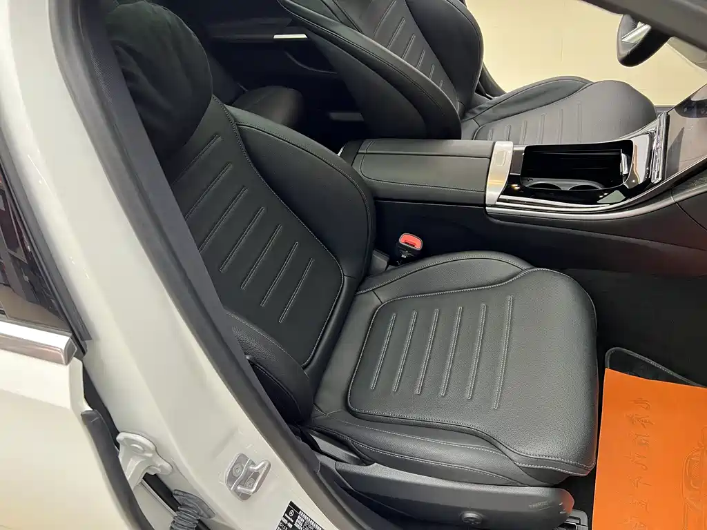Mercedes-Benz C-Class 2024 — фото 12