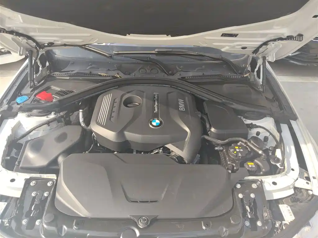 BMW 3 Series 2018 — фото 20