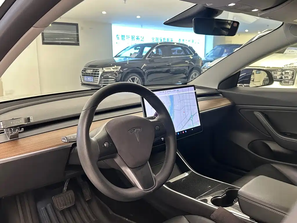 Tesla Model 3 2019 — фото 10