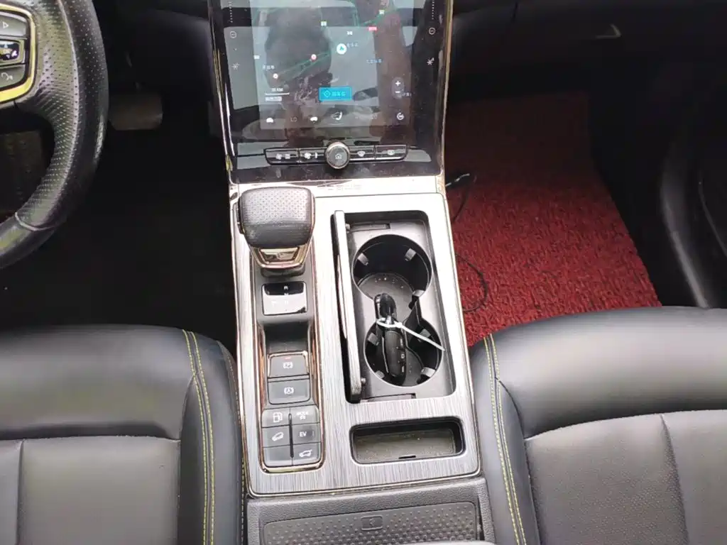 Roewe RX5 New Energy 2022 — фото 14