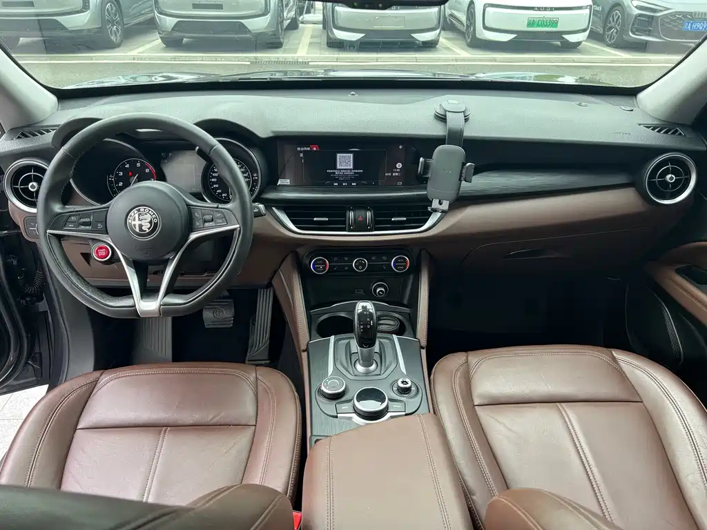 Alfa Romeo Stelvio 2018 — фото 7