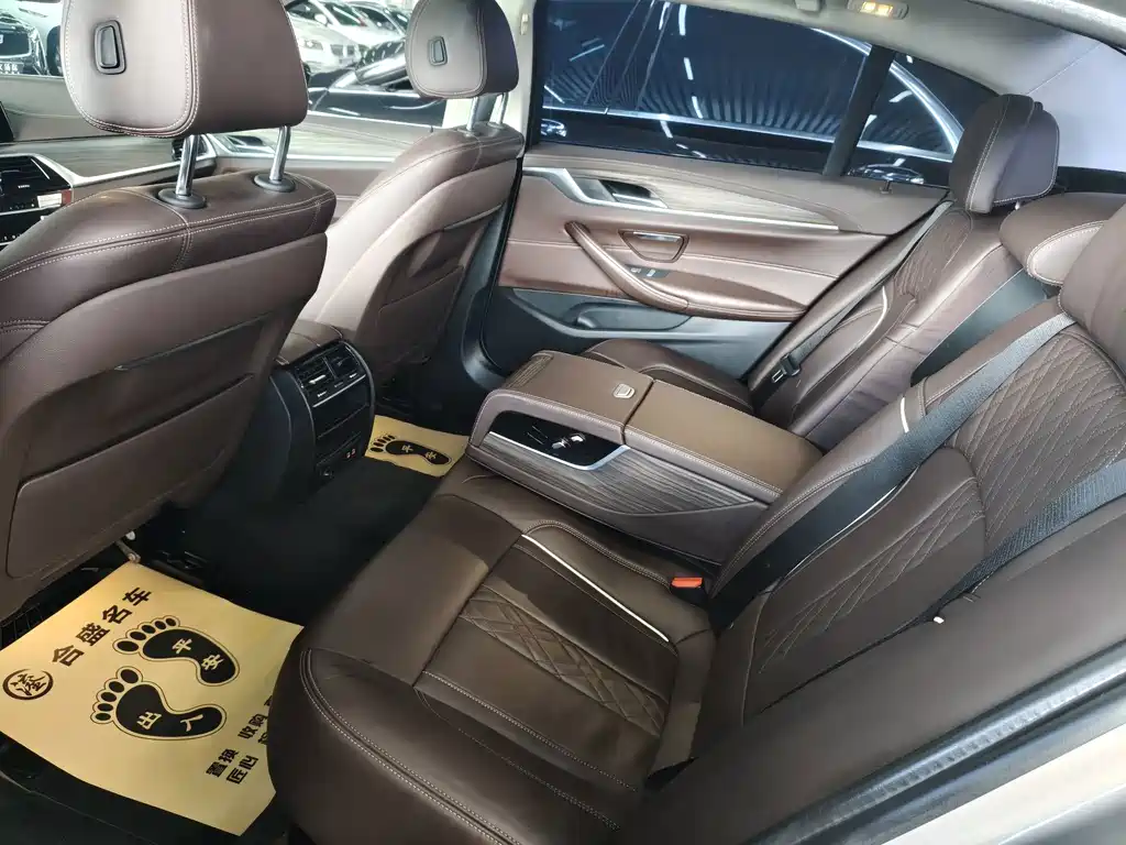 BMW 5 Series New Energy 2020 — фото 16