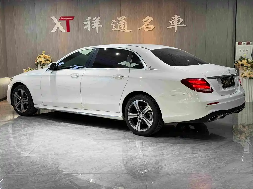 Mercedes-Benz E-Class 2017 — фото 18