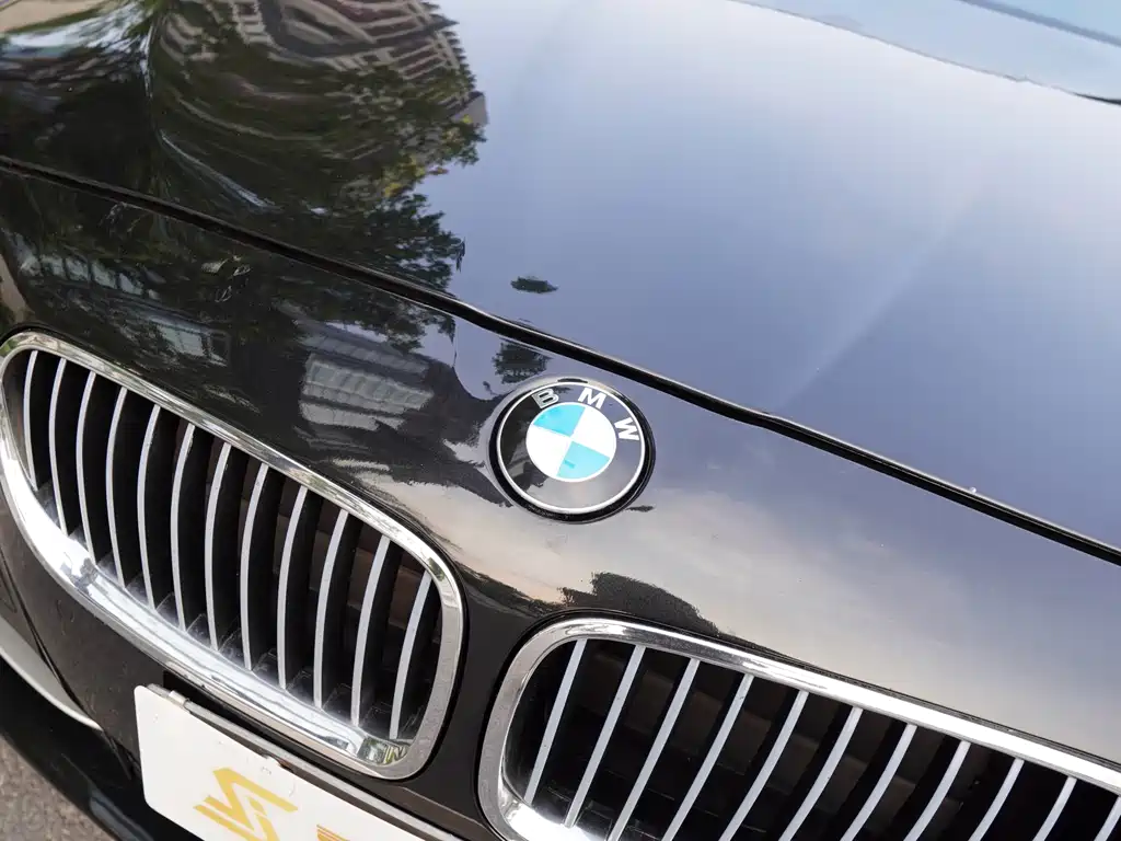 BMW 5 Series 2011 — фото 19