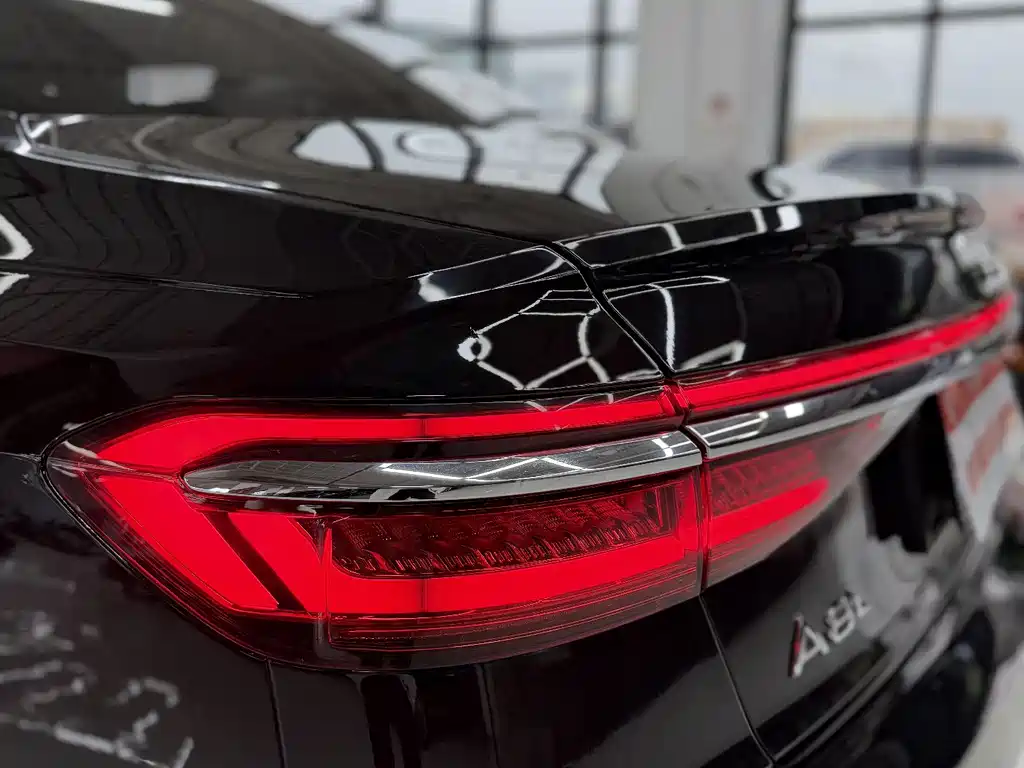 Audi A8 2019 — фото 16
