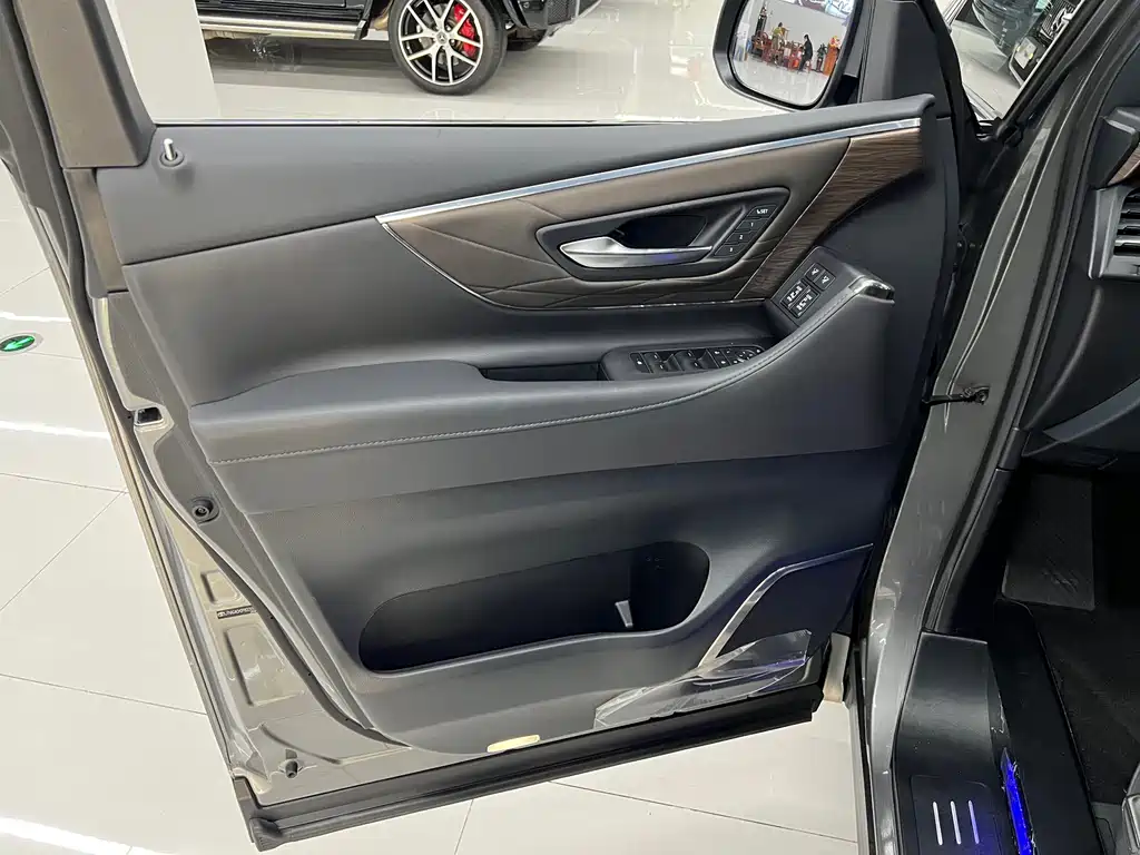 Toyota Vellfire 2023 — фото 20