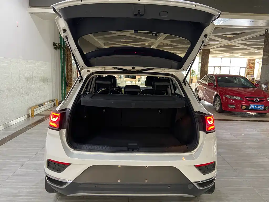 Volkswagen T-Roc 2023 — фото 11