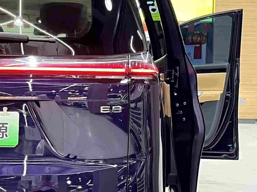 GAC Motor E8 PHEV 2024 — фото 23