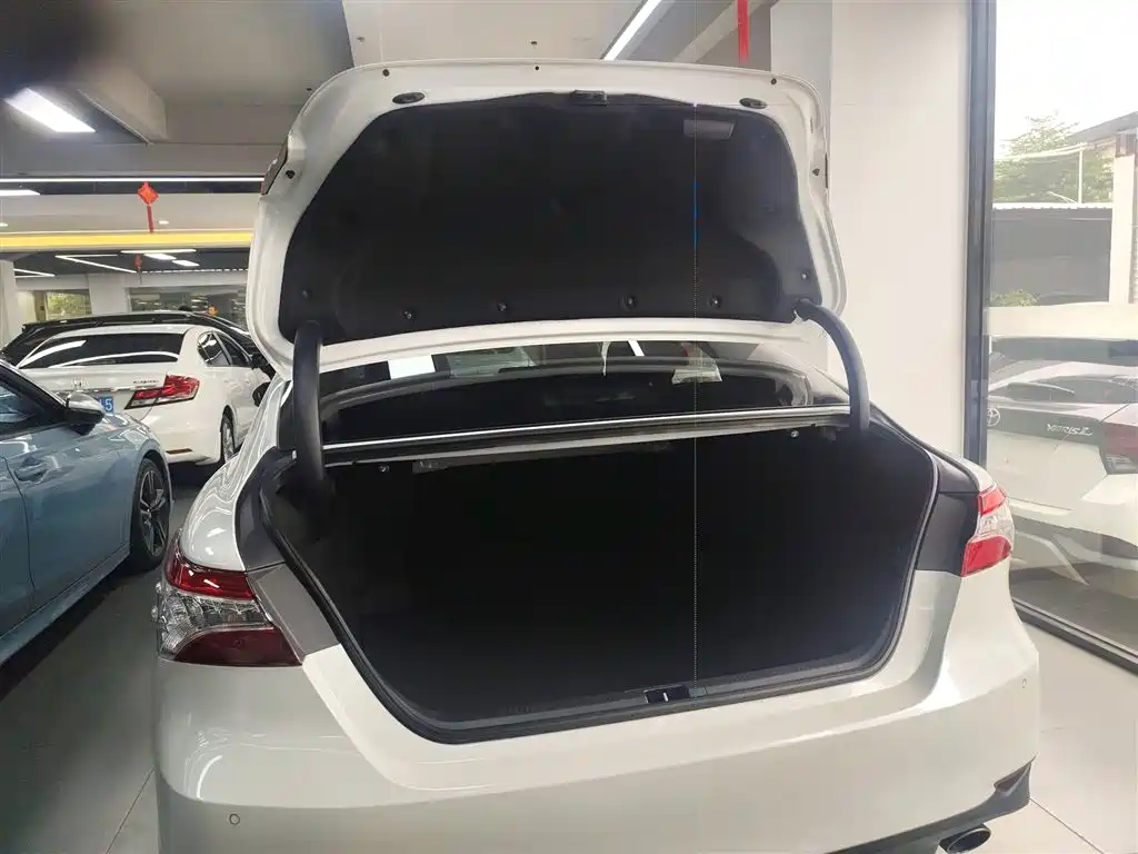Toyota Camry 2023 — фото 19