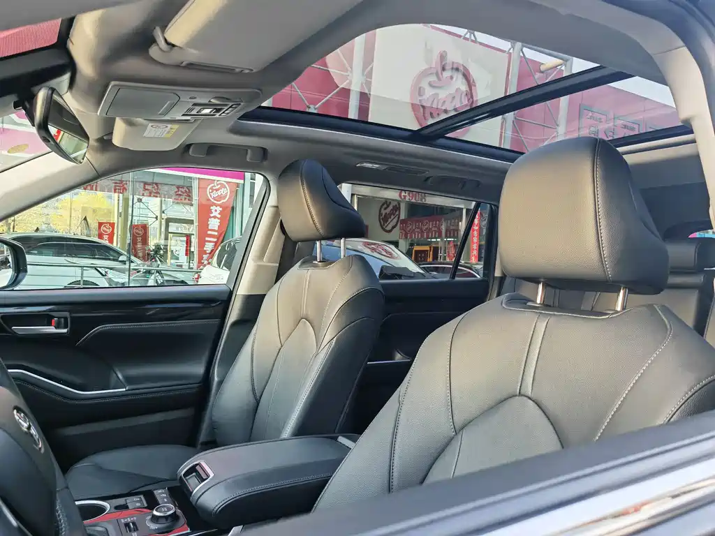 Toyota Highlander 2022 — фото 12