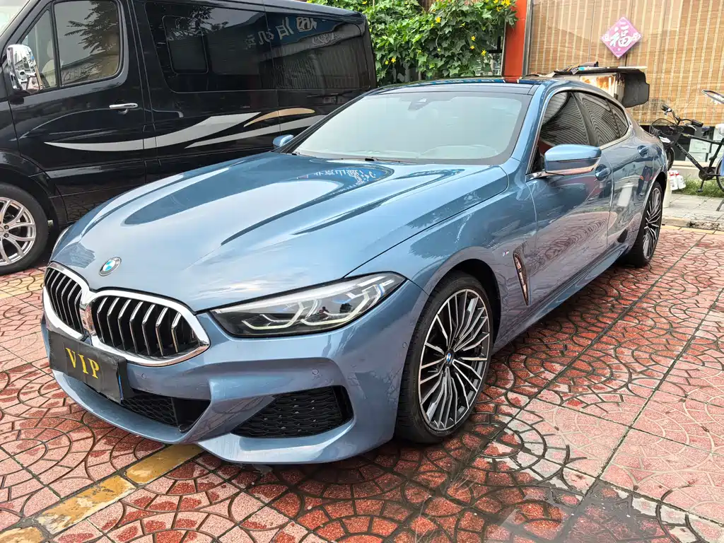 BMW 8 Series 2021 — фото 1