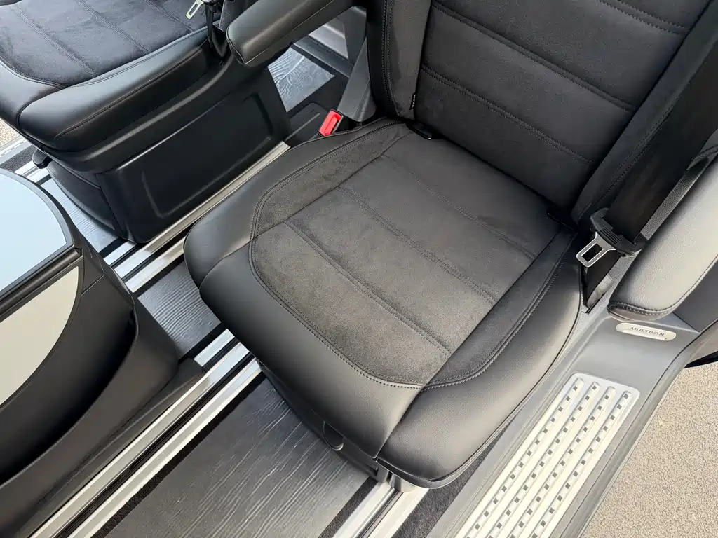 Volkswagen Multivan 2018 — фото 17
