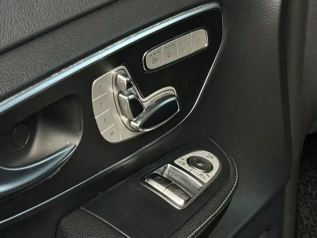 Mercedes-Benz V-Class 2019 — фото 13