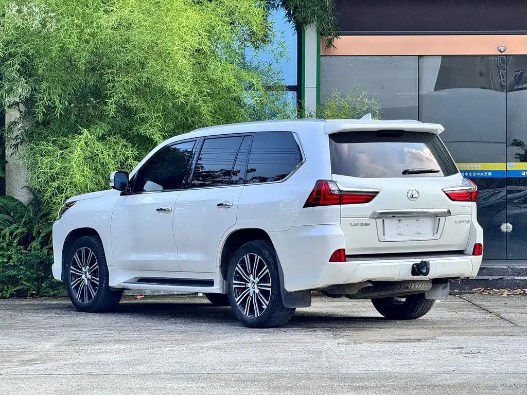 Lexus LX 2018 — фото 3