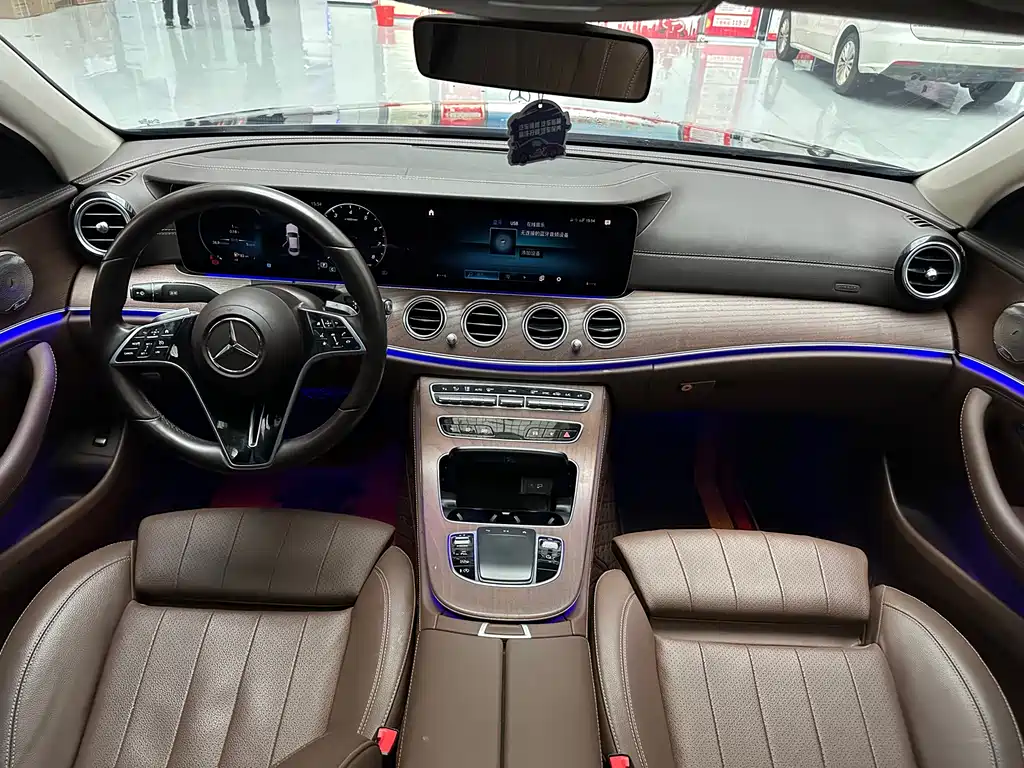 Mercedes-Benz E-Class 2023 — фото 12