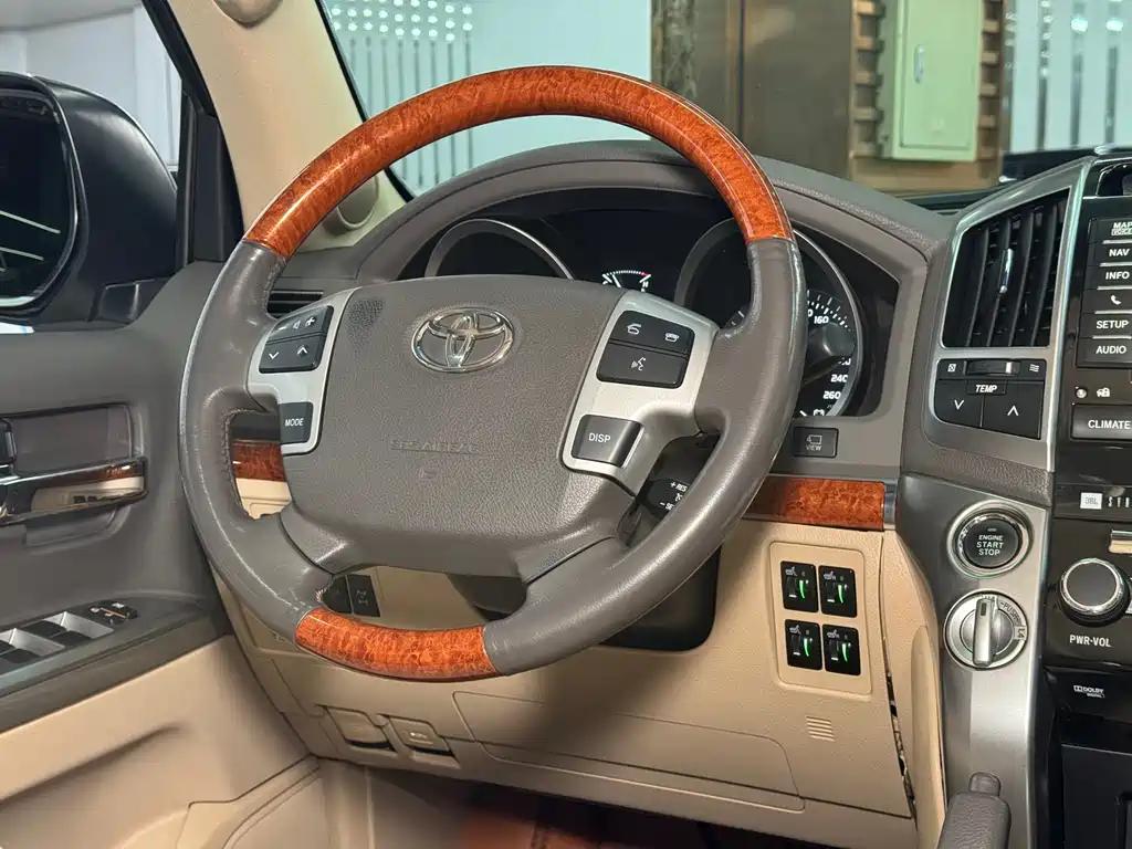 Toyota Land Cruiser 2014 — фото 17