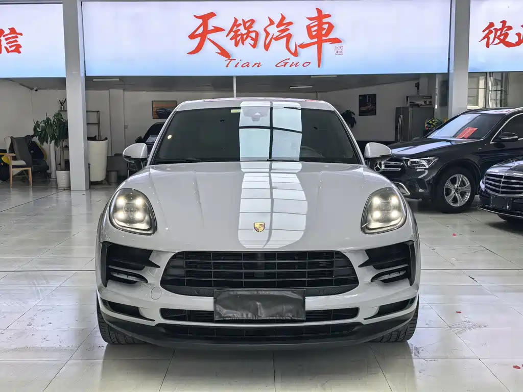 Porsche Macan 2019 — фото 1