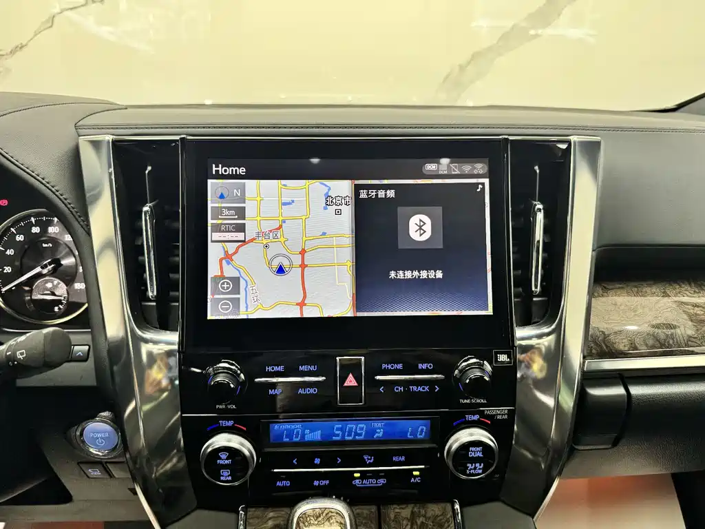 Toyota Alphard 2022 — фото 10
