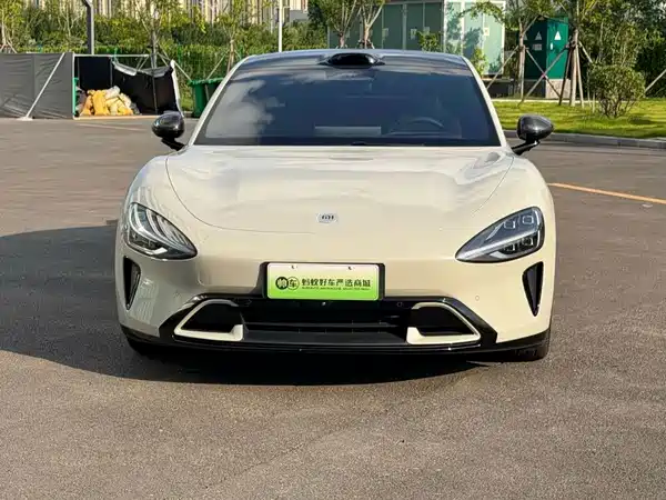 Xiaomi SU7 2024