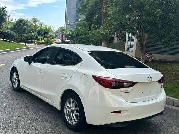 Mazda 3 Axela 2015
