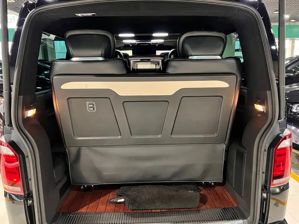 Volkswagen Multivan 2019 — фото 15