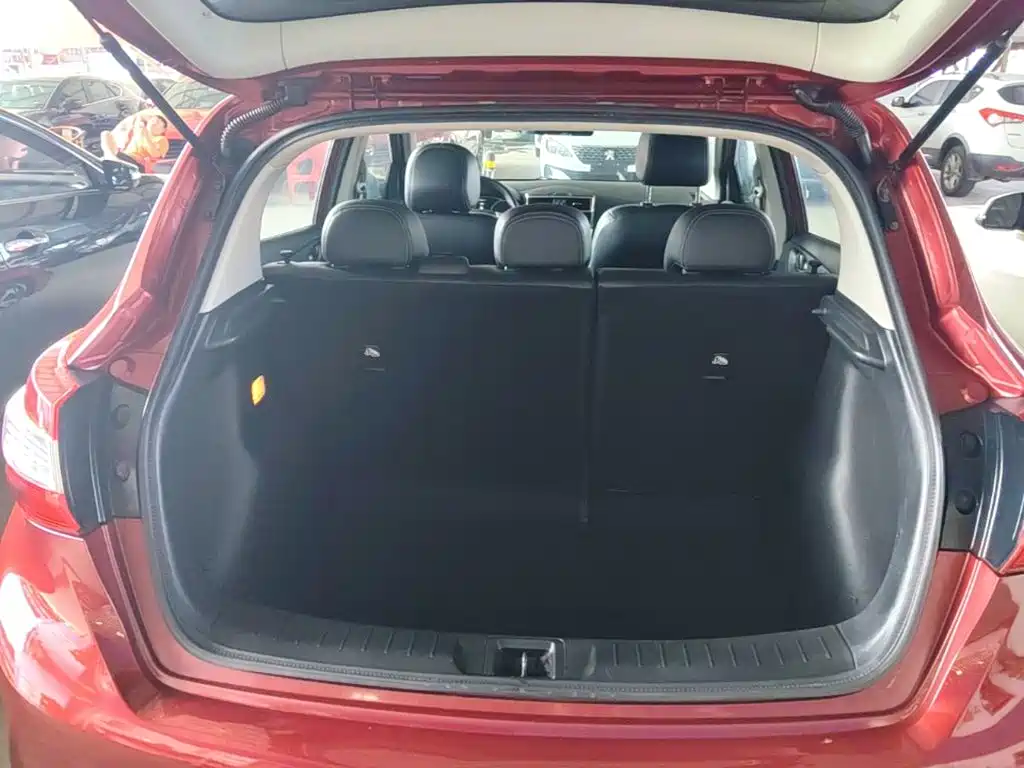 Nissan Tiida 2017 — фото 19