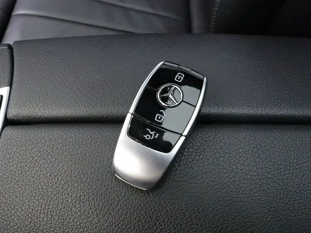 Mercedes-Benz E-Class 2021 — фото 17
