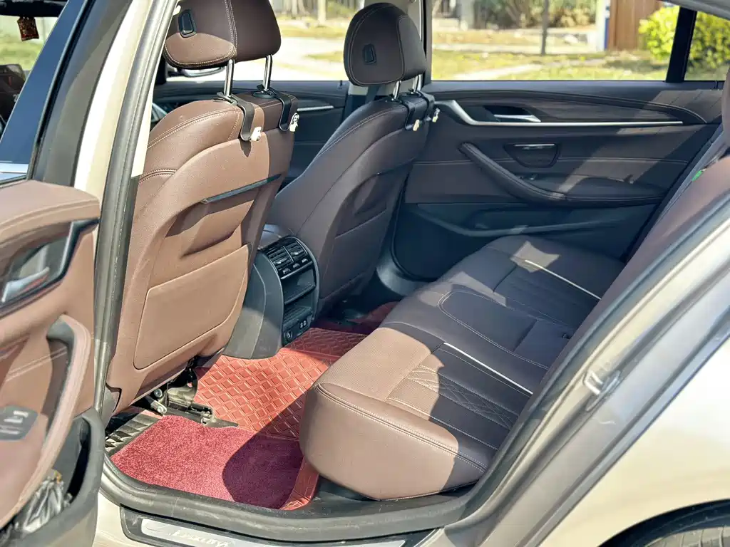BMW 5 Series 2021 — фото 12