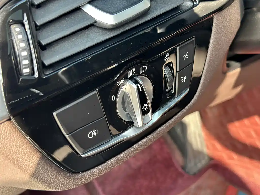 BMW 5 Series 2021 — фото 17