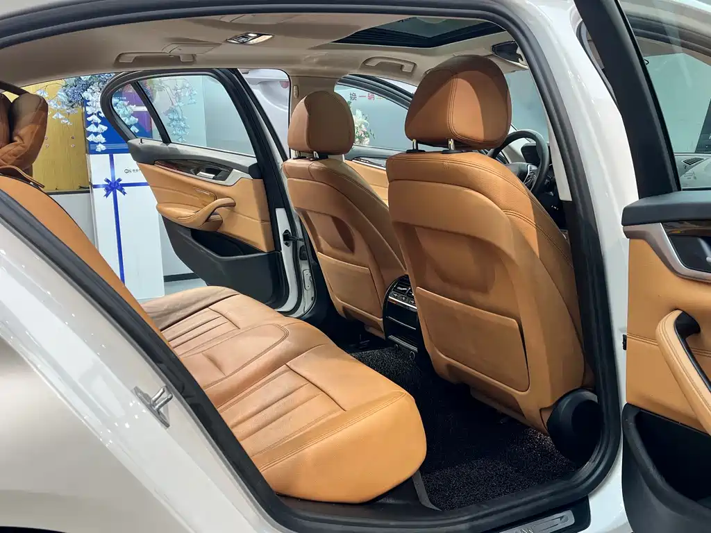 BMW 5 Series 2018 — фото 12