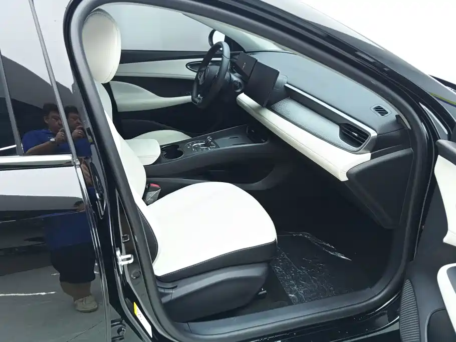 BYD Seal 05 DM-i 2025 — фото 8