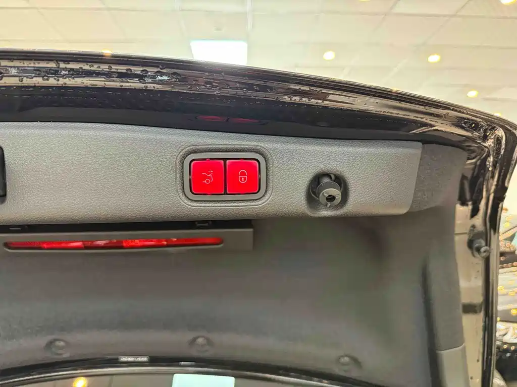 Mercedes-Benz E-Class 2019 — фото 16