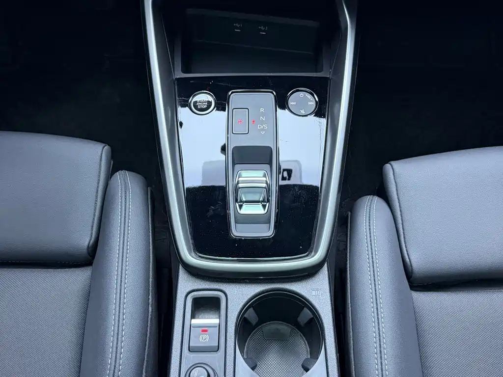 Audi A3 2023 — фото 17