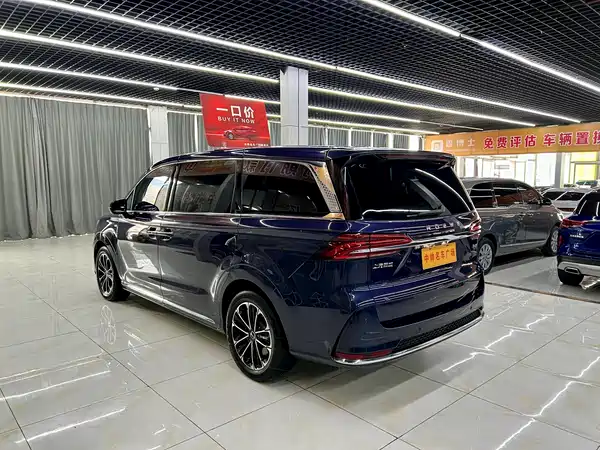 Roewe iMAX8 2023