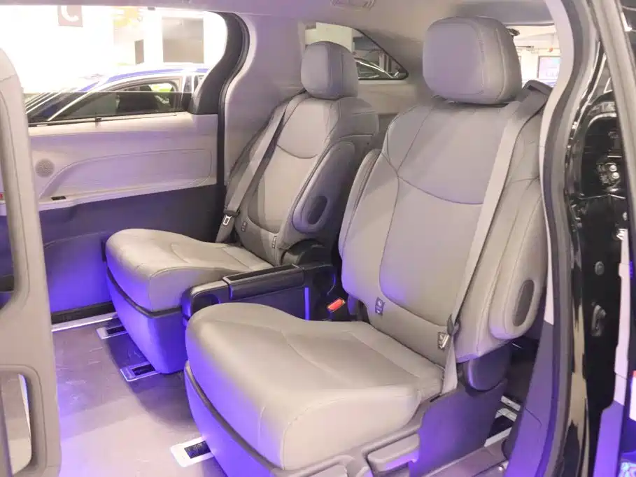 Toyota Granvia 2023 — фото 20