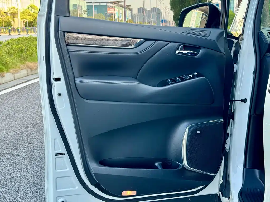 Toyota Alphard 2019 — фото 9