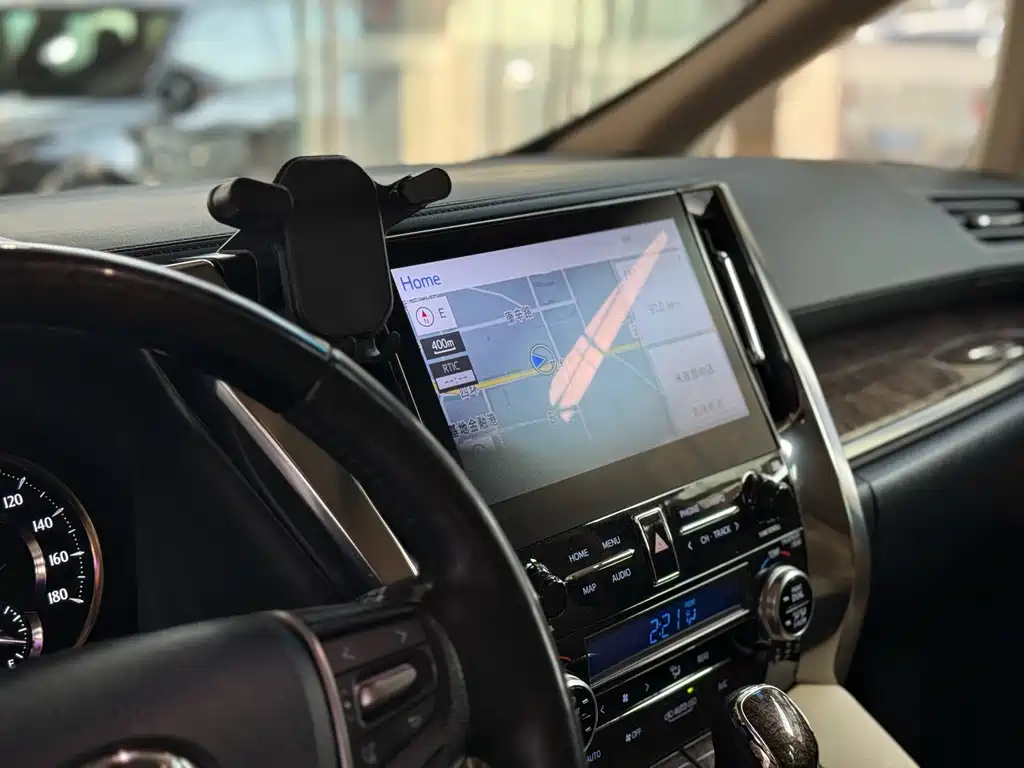 Toyota Alphard 2021 — фото 11