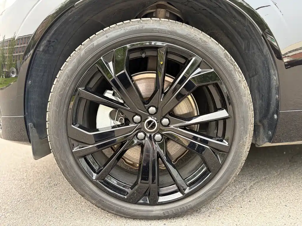 Volvo XC60 PHEV 2025 — фото 17