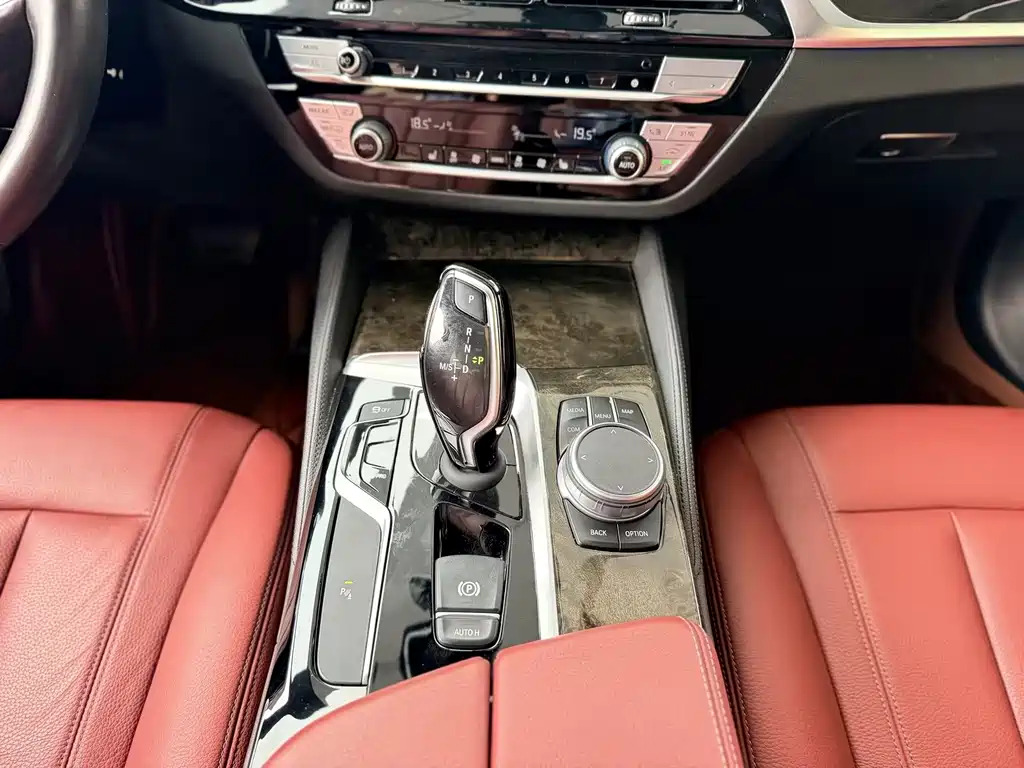 BMW 5 Series 2020 — фото 12