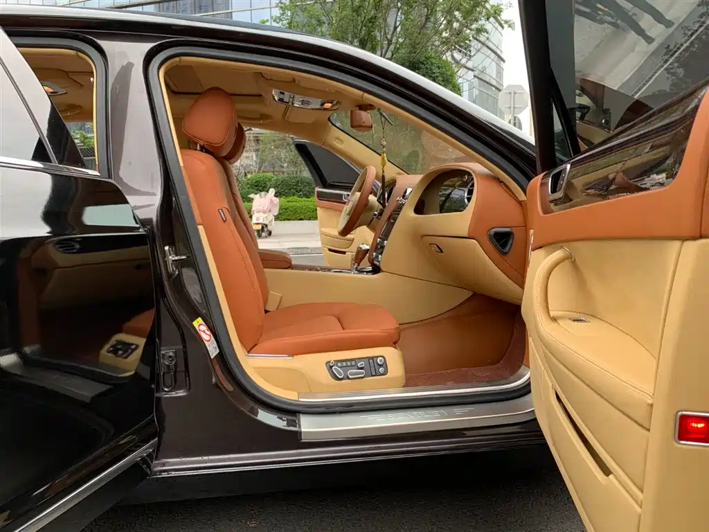 Bentley Flying Spur 2012 — фото 13