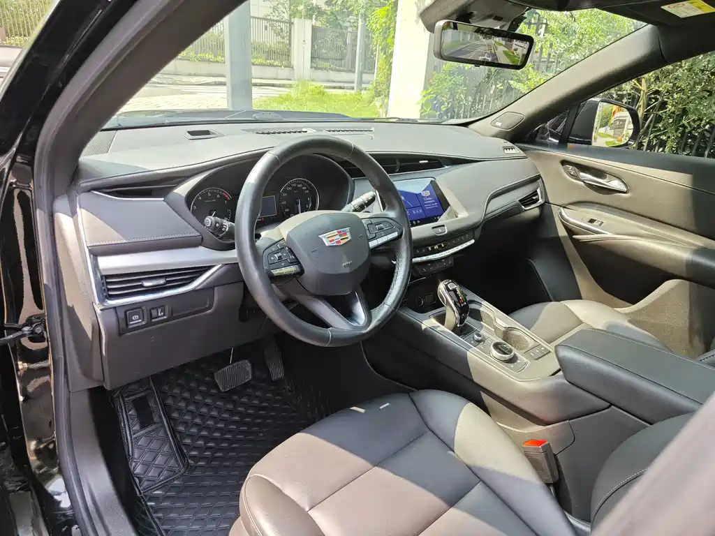 Cadillac XT4 2023 — фото 12