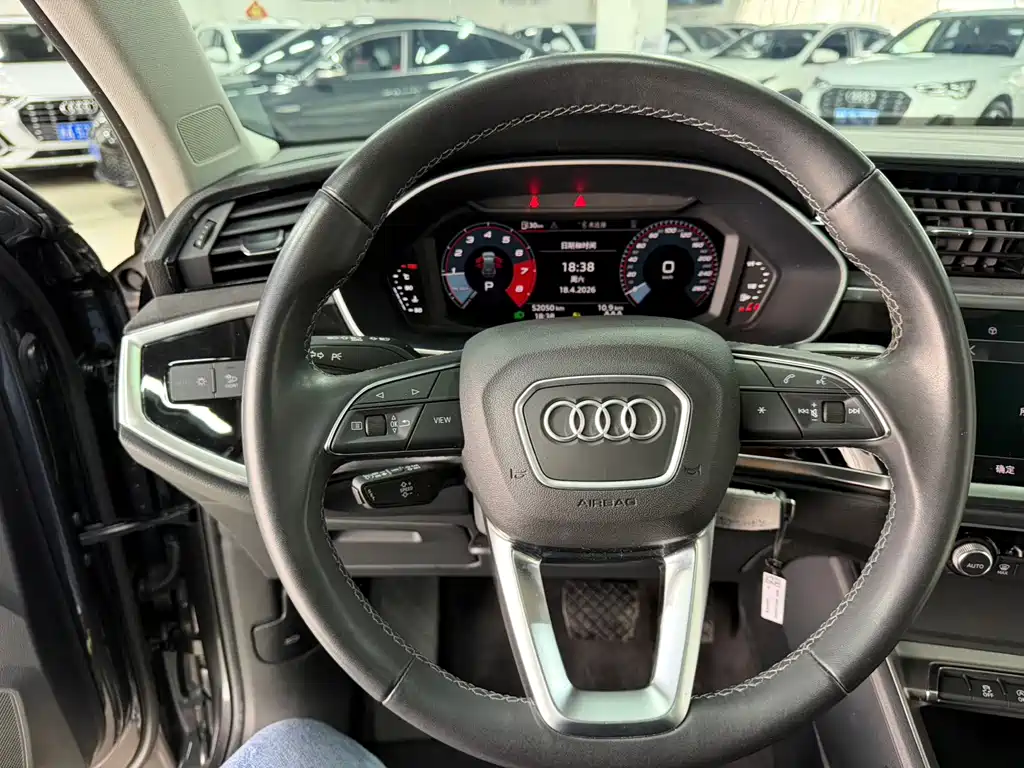 Audi Q3 2023 — фото 12